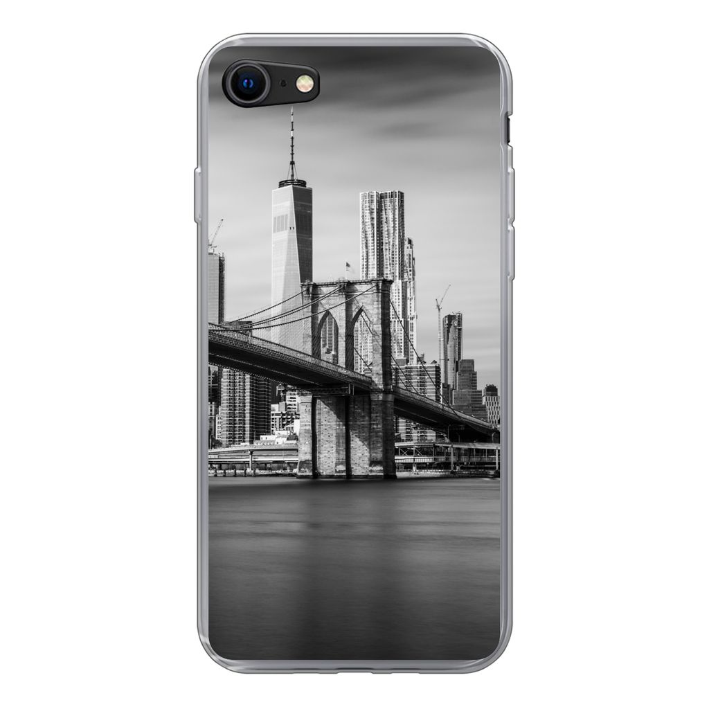 MuchoWow Handyhülle Schutzhülle Hülle für iPhone SE 2022 Architektur - New York - Brooklyn Bridge - Wasser - Schwarz und weiß Silikon Softca...