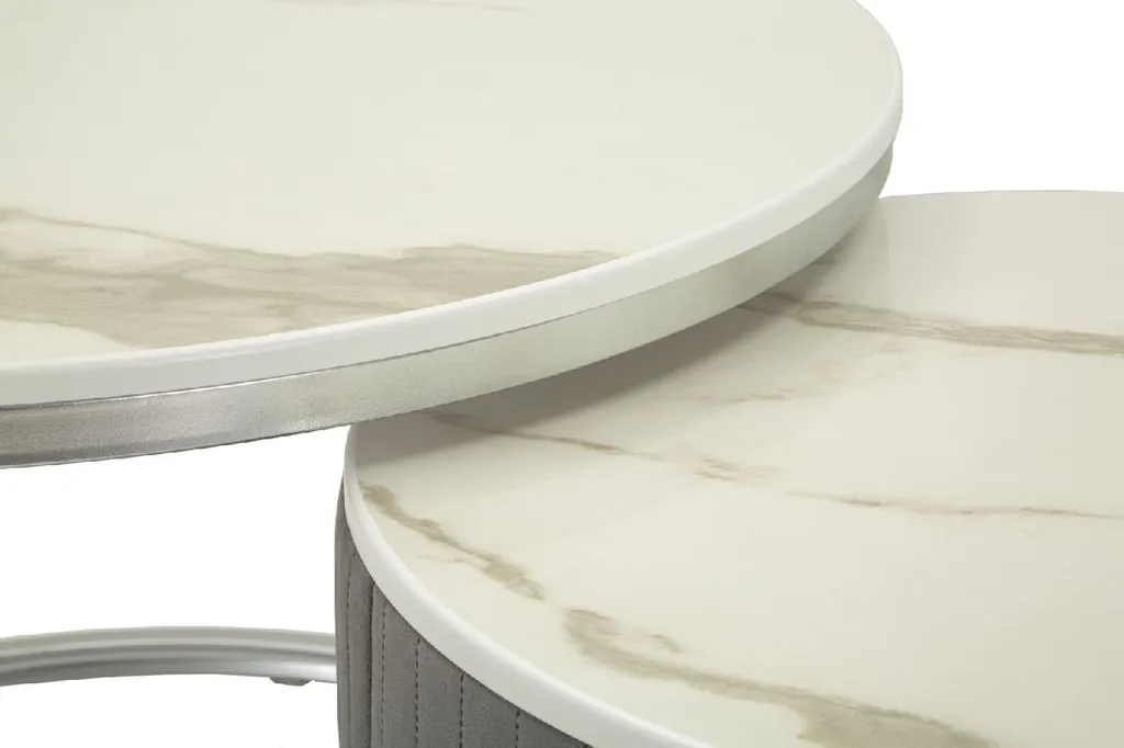Table basse de salon ronde argentée pour petits espaces et déco chic