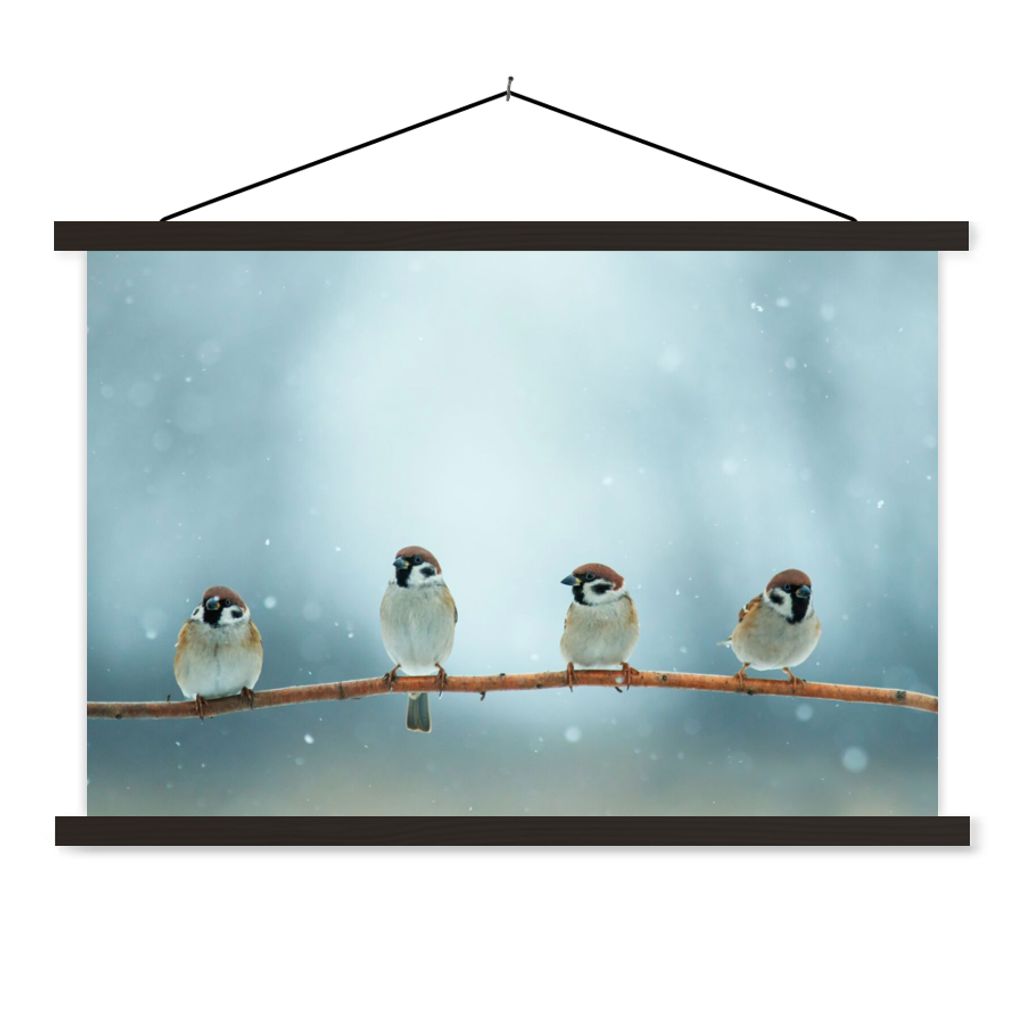 MuchoWow Textilposter Vögel - Spatz - Schnee - Winter 90x60 cm mit schwarzem Rahmen - Aufhängungssatz