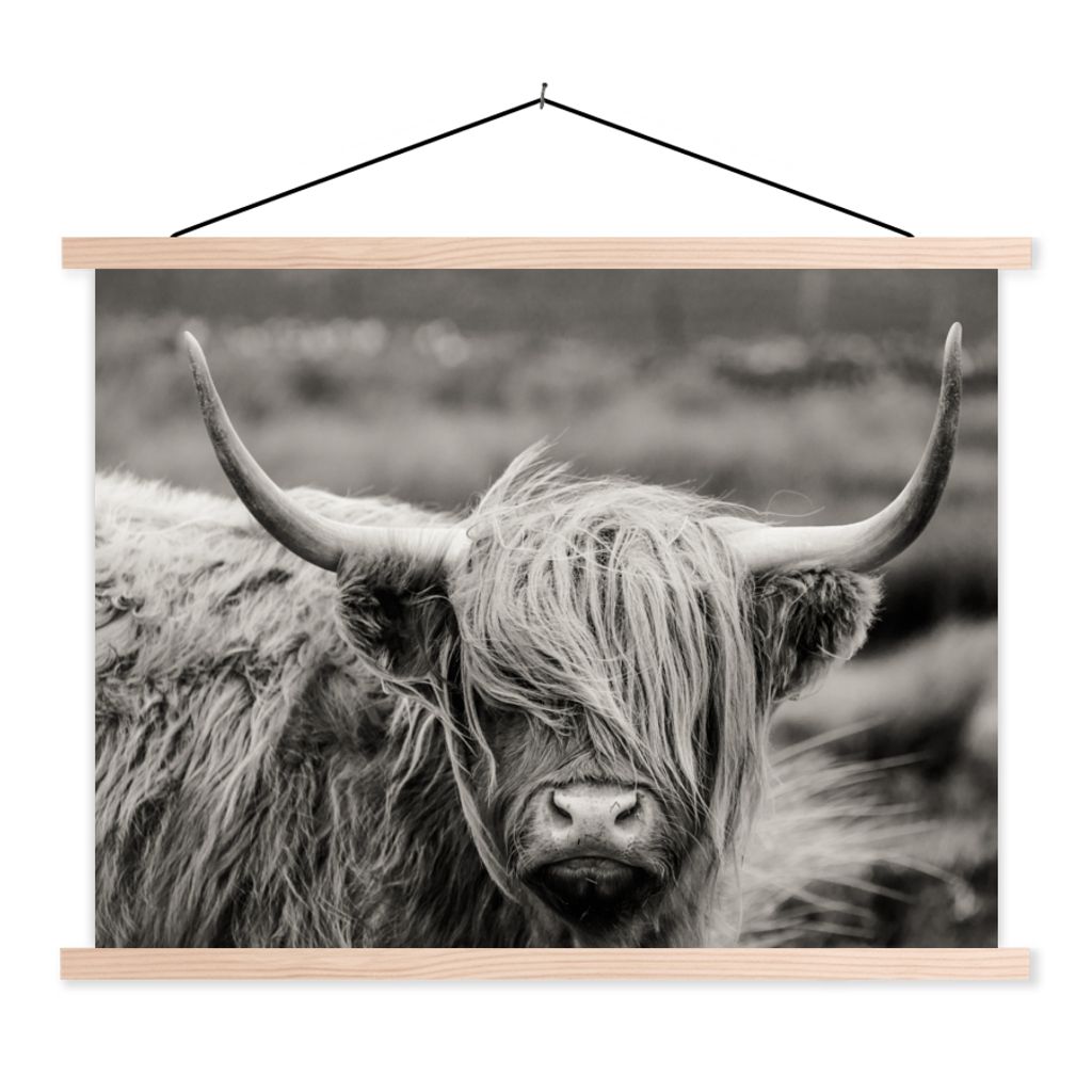 MuchoWow Textilposter Schottischer Highlander - Kuh - Tiere - Schwarz-Weiß - Ländlich 40x30 cm mit holzfarbenen Rahmen - Bilder