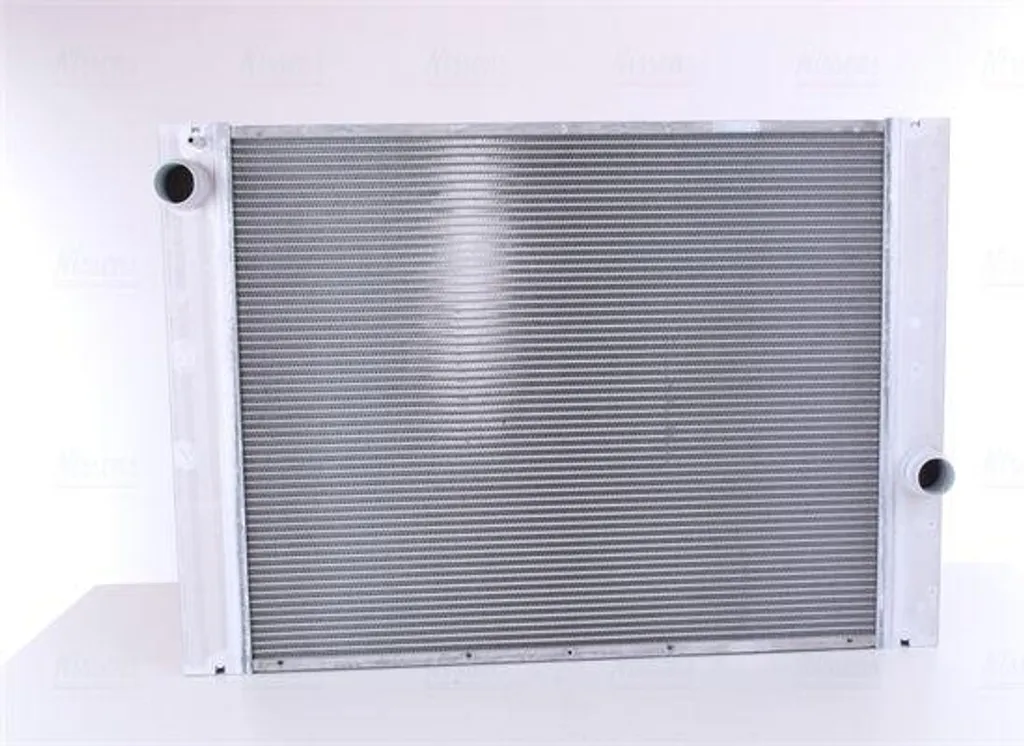 Radiateur moteur NISSENS 60764 pour BMW Série 5 E60 et Série 6 E63 E64