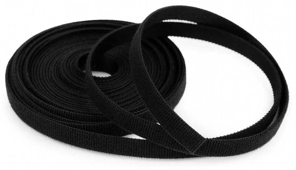 Schwarzes doppelseitiges Klettband 10mm auf Rolle, ideal als wiederverwendbarer Klett-Kabelbinder.