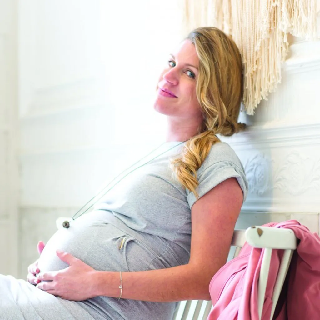 Cloche de Maternité Cerise avec Grelot Apaisant pour Bébé et Maman