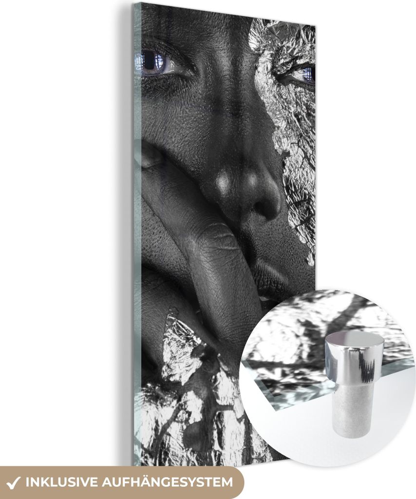 MuchoWow Glasbilder - Bilder auf Wandbild - Foto auf Glas Weiblich - Silber - Schwarz - Blau 40x80 cm Wanddekoration aus Glas - Acrylglasbild - Acr...