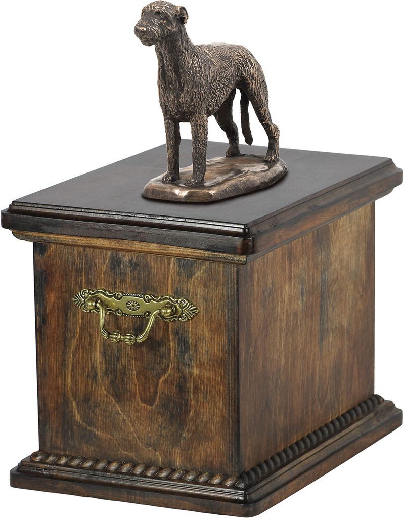 Irischer Wolfshund, Irish Wolfhound eine Urne für die Asche des Hundes, eine Urne mit einer Statue, eine elegante Urne im klassischen Stil der Mar...