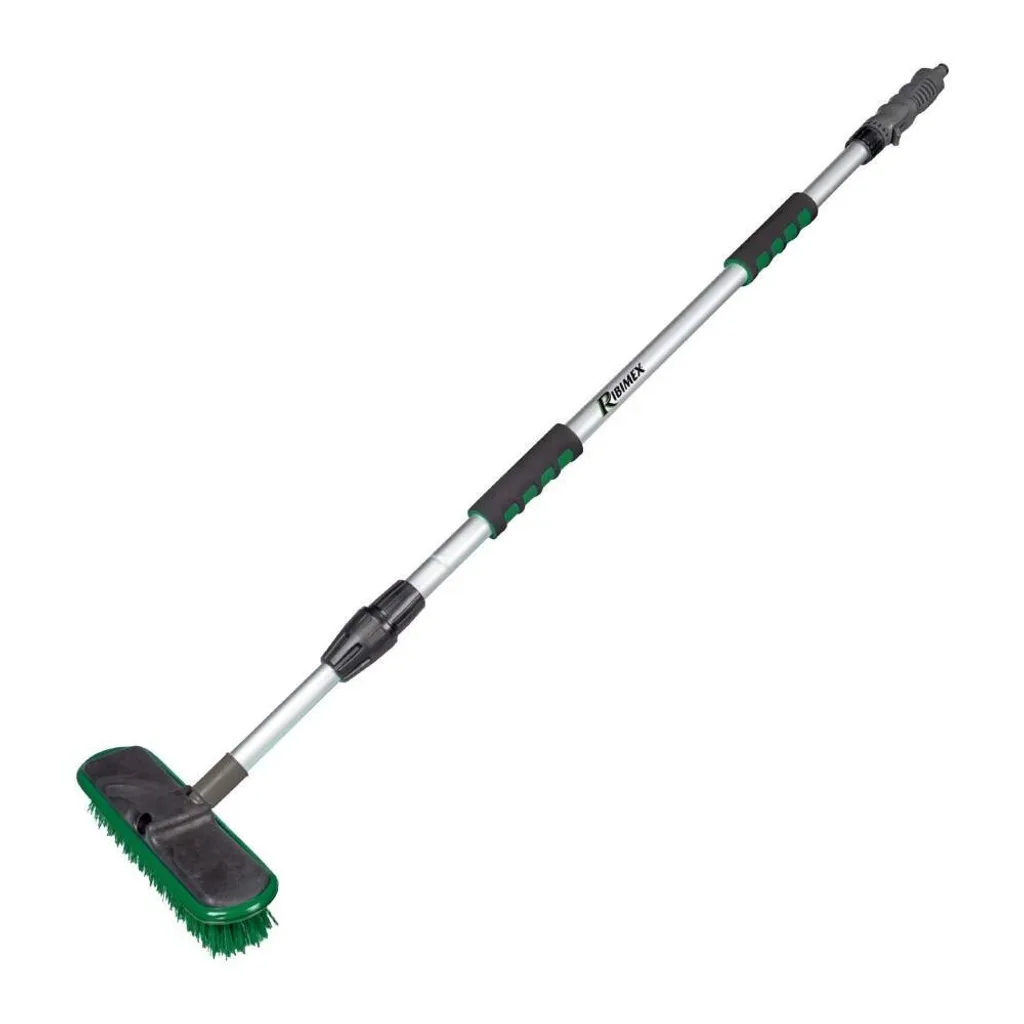 Nettoyez vos vitres en hauteur sans échelle avec cette brosse de 180 cm
