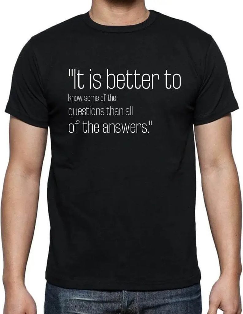 Herren Grafik T-Shirt Es ist besser einige der Fragen zu kennen als alle Antworten – It Is Better To Know Some Of The Questions Than All Of