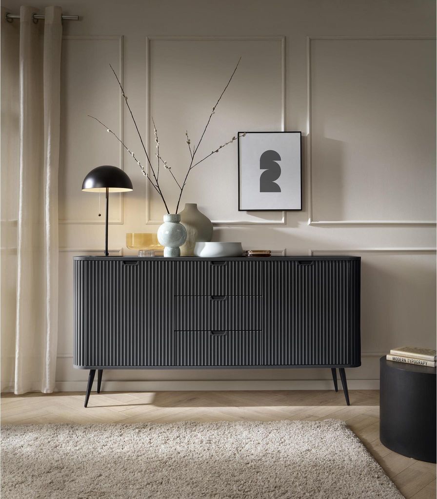 2-türige Kommode ELISA 168 cm mit 3 Schubladen und Metallbeinen elegante geriffelte Wohnzimmer-Kommode moderne breite Kommode mit abgerundeter For...