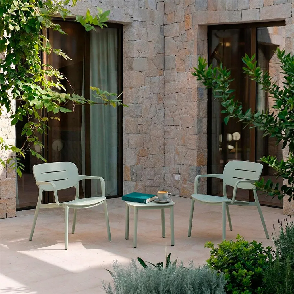 Salon de jardin Dora : 2 fauteuils empilables et table polypropylène - 2
