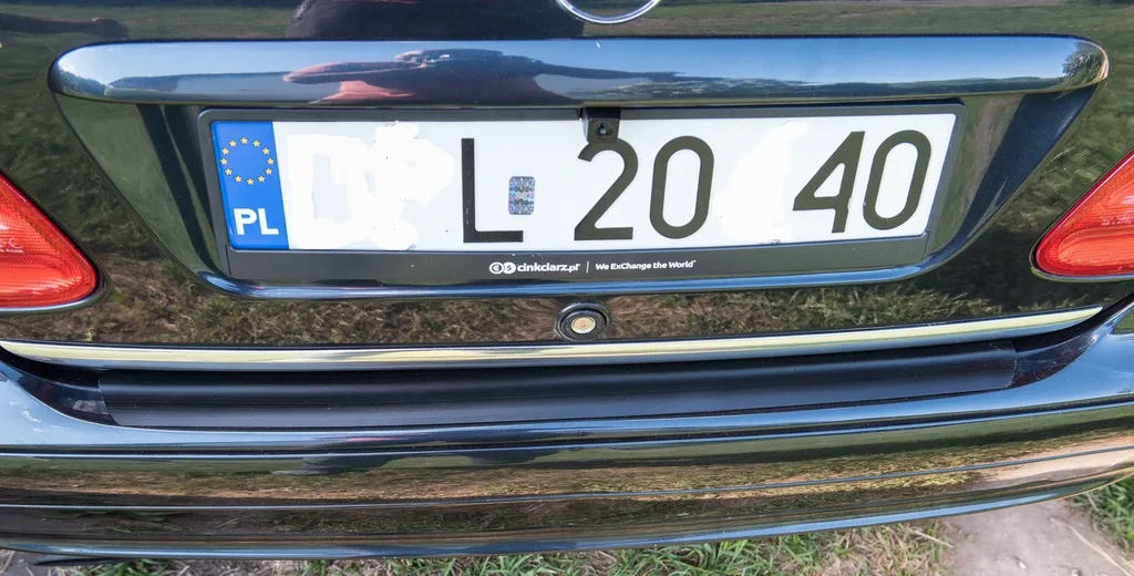 Rénover le coffre de Mercedes CLK C208 - Cache rayures chrome brillant - 8
