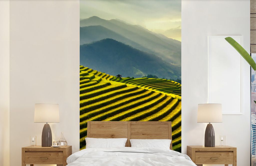 MuchoWow Fototapete für Wohnzimmer oder Schlafzimmer Wandtapete Vinyl Motivtapete Terrassen von Reisfeldern mit einer Berglandschaft im Hintergr...