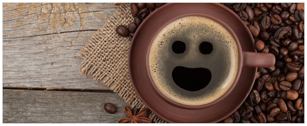 Wallario Premium Glasbild, freischwebende Optik, kräftige Farben, Größe 125 x 50 cm Motiv Lustige Kaffeetasse mit einem Lächeln - Kaffeebohnen ...