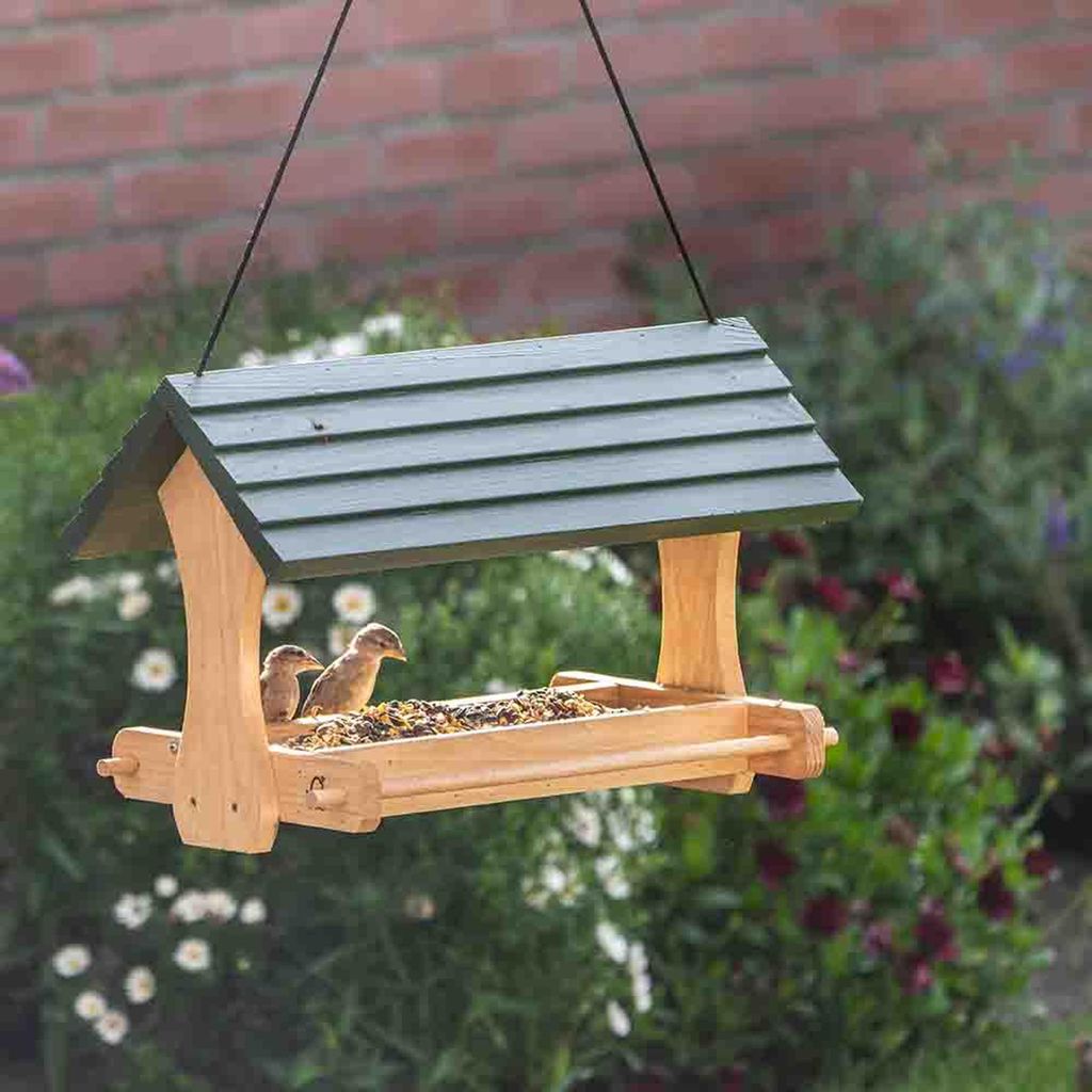 CJ Wildlife Vogelhaus zum Aufhängen - Futtertisch Garland - 100% Holz, grün - Platz für viele Vögel - starkes Seil, Kipprand, leicht zu reinigen
