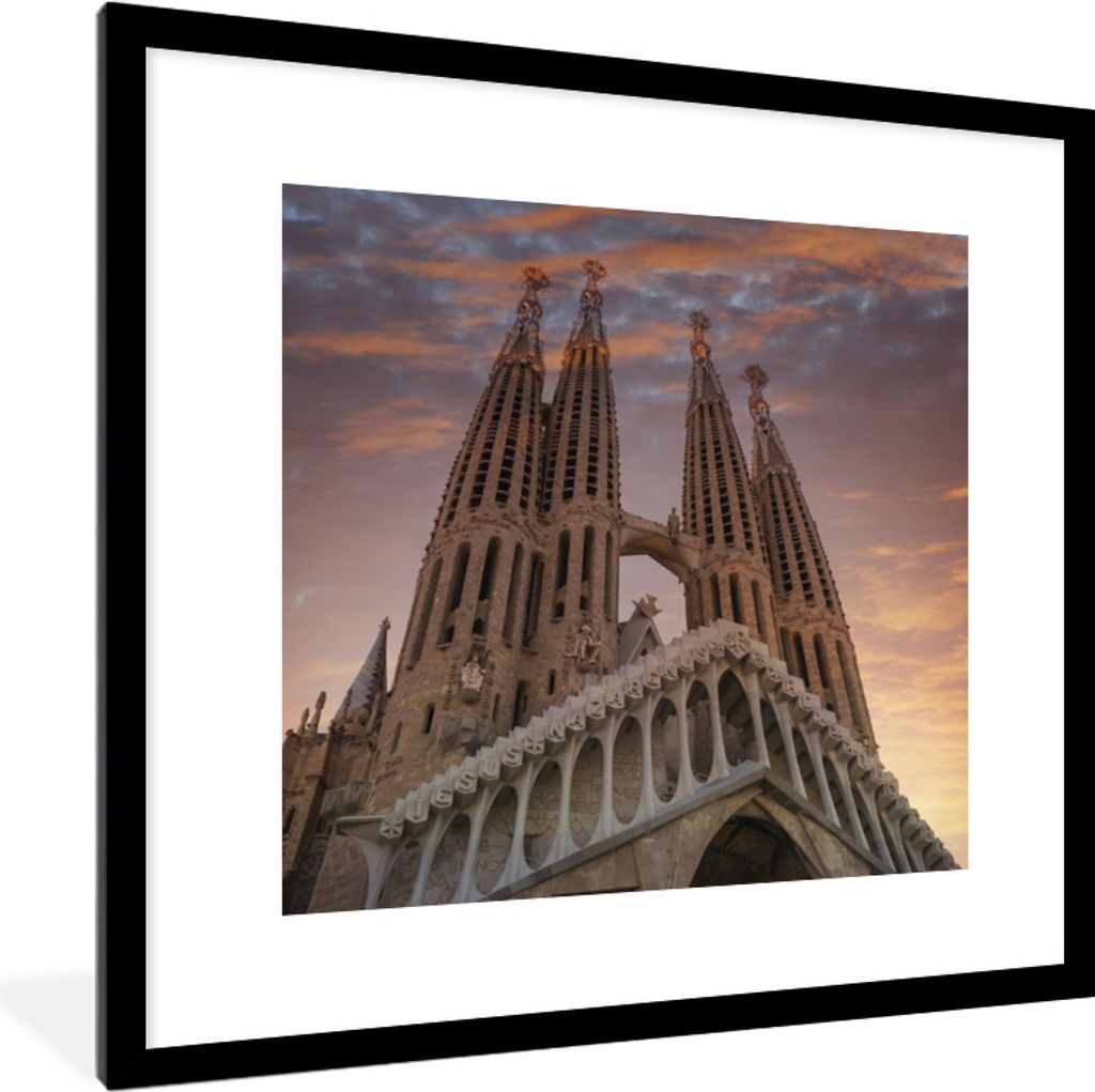 MuchoWow MuchoWow Gerahmtes Poster Die Kathedrale Sagrada Familia in Barcelona bei Sonnenuntergang 40x40 cm - Poster mit zchwarzem Bilderrahmen...