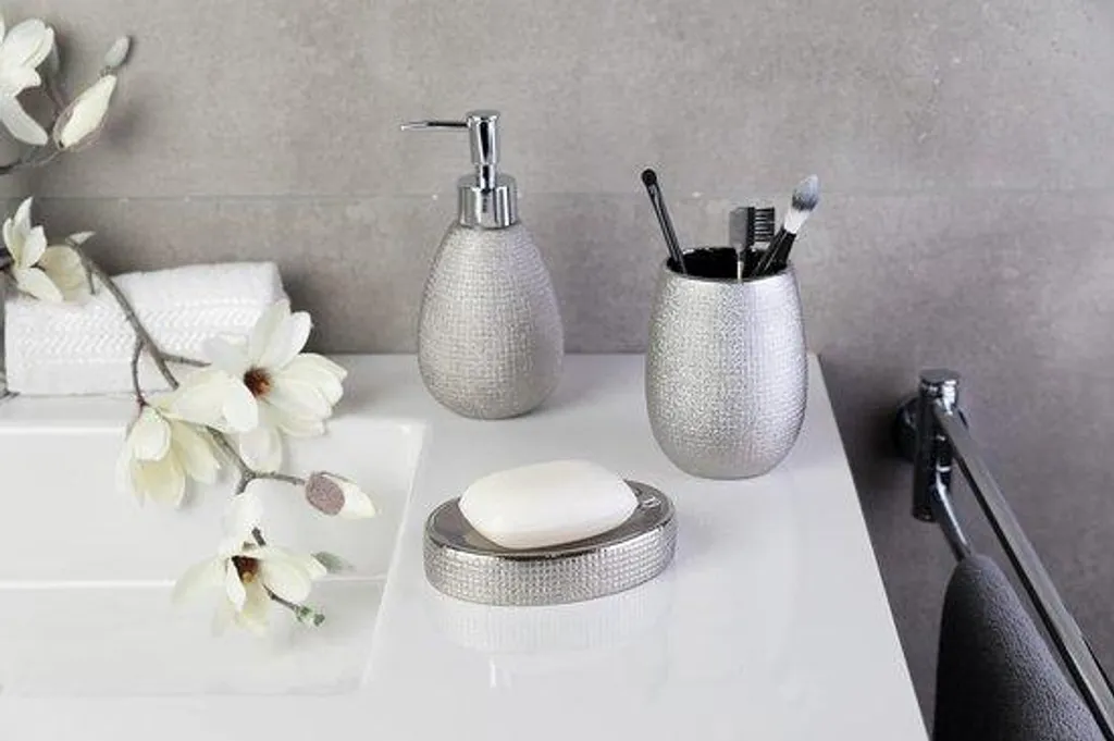 Set d'accessoires de salle de bain argent chromé 4 pièces style moderne