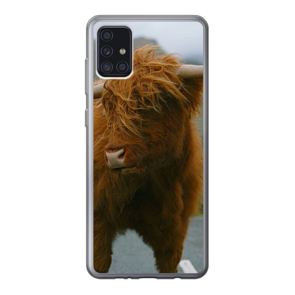 MuchoWow Handyhülle Schutzhülle Hülle für Samsung Galaxy A52 5G Schottischer Highlander - Berg - Straße Silikon Softcase Handy Hülle - Umsc...