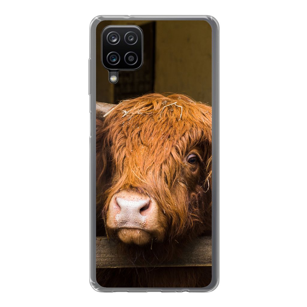 MuchoWow Handyhülle Schutzhülle Hülle für Samsung Galaxy A12 Schottischer Highlander - Bauernhaus - Scheune Silikon Softcase Handy Hülle - Bild