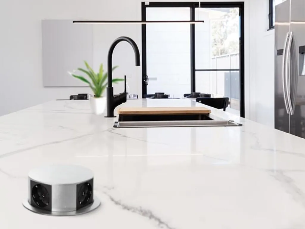 Multiprise Encastrable 4 Prises Schuko pour Optimiser votre Espace Pro - 2