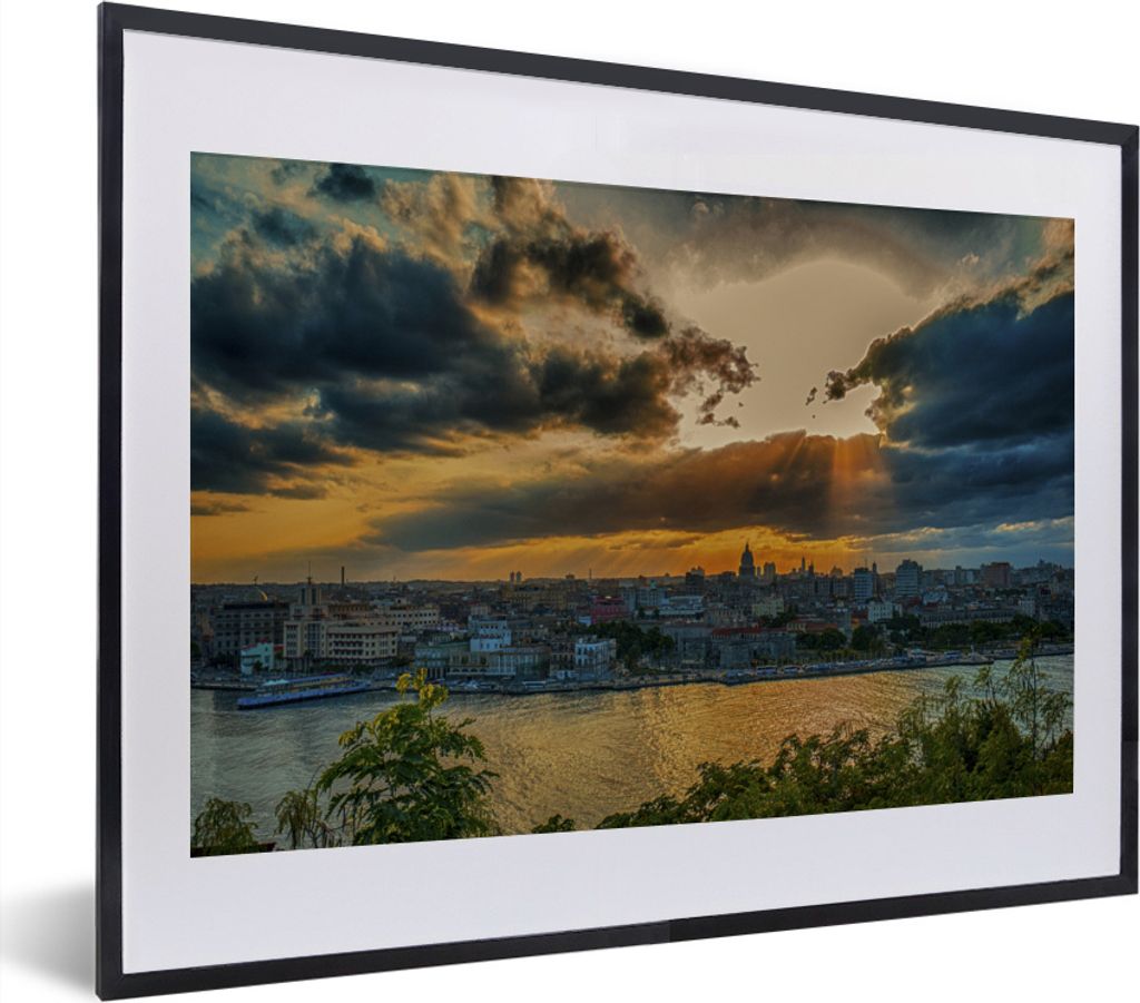 MuchoWow MuchoWow Gerahmtes Poster Farbenfroher Sonnenuntergang über dem nordamerikanischen Kuba 40x30 cm - Poster mit zchwarzem Bilderrahmen ...