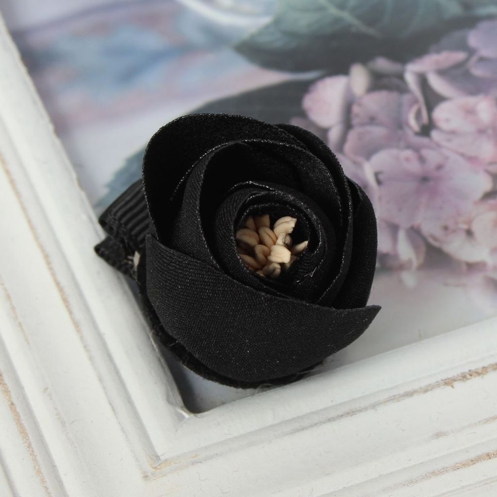 Rosen Haarklammer Blüten in der Farbe Schwarz