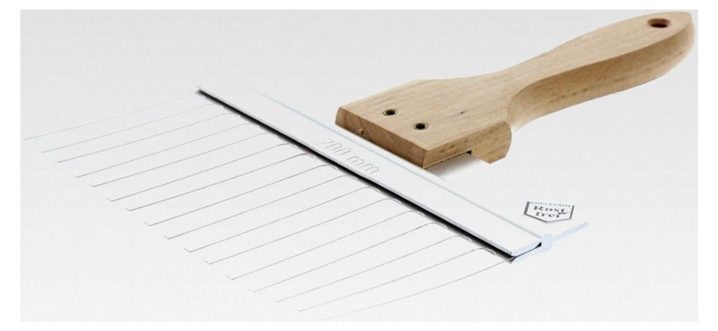 Putz- und Stuckkamm mit Holzgriff 200 mm