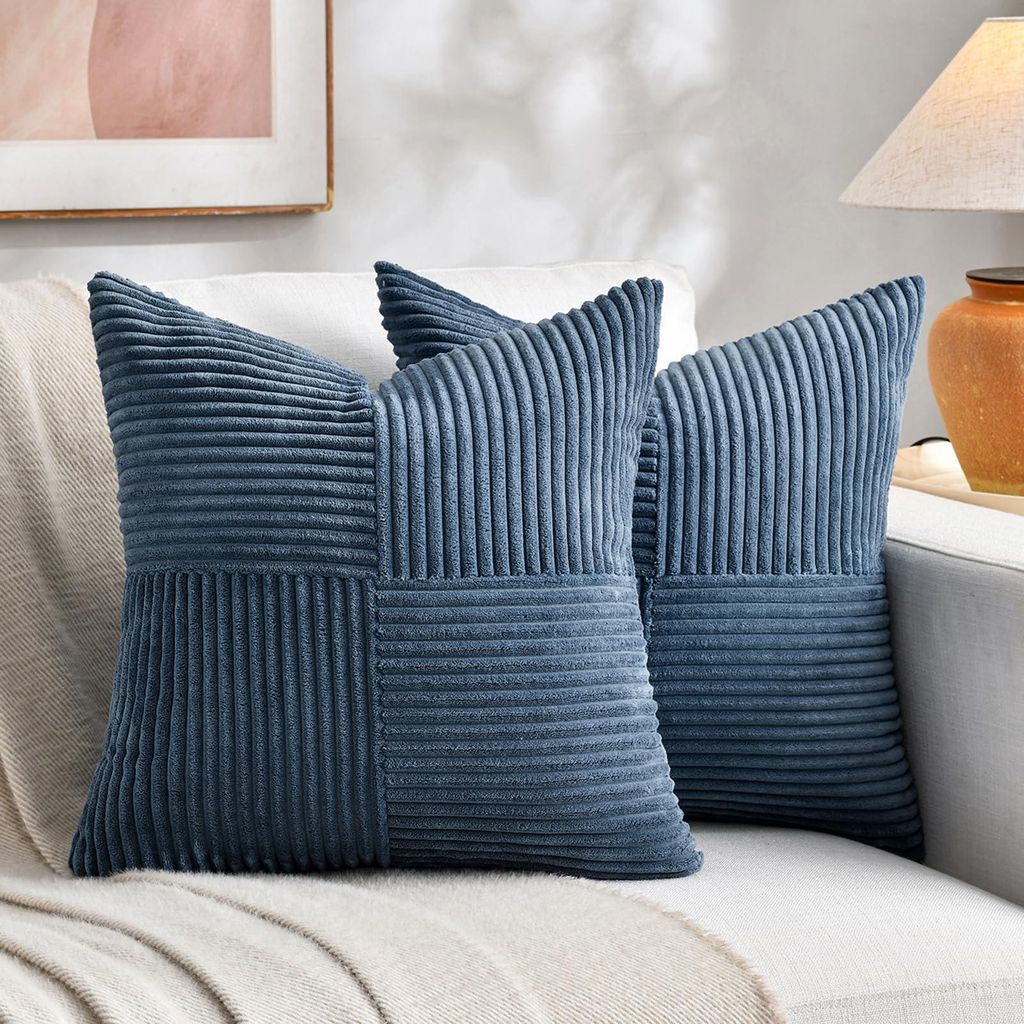 Set mit 2 Kissenbezügen aus hellblauem Cord, 40 x 40 cm. Weiche, moderne Dekokissen für Sofa, Schlafzimmer, Wohnzimmer und Balkon im Boho-Stil.