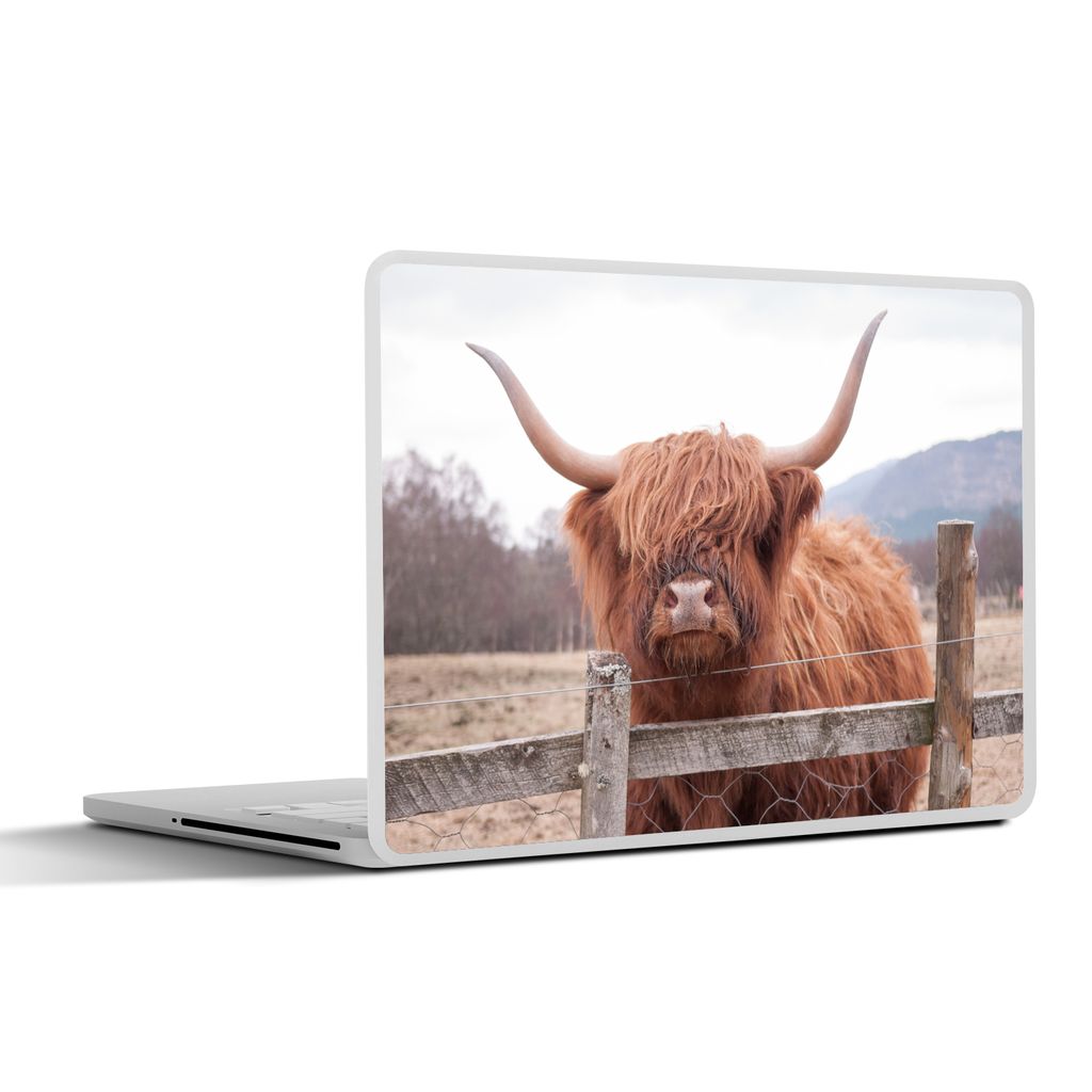 MuchoWow Laptop Aufkleber Sticker Cover Scottish Highlander - Gras - Zaun 32.5x23.5 cm - Sticker für Laptop - Selbstklebend