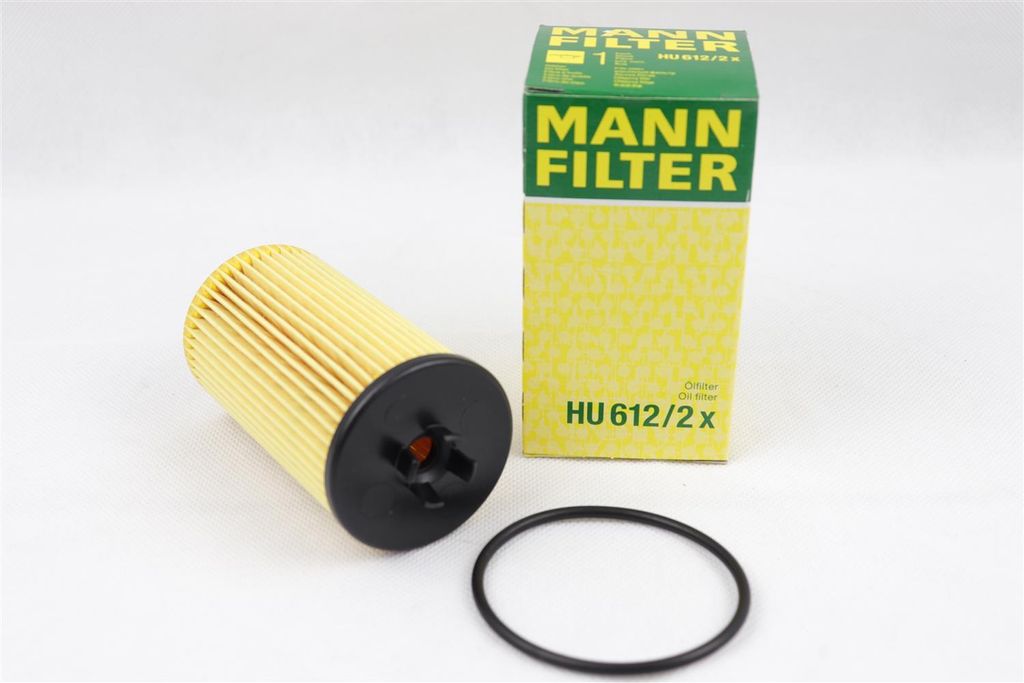 A MANN-FILTER oil filter and its packaging are displayed on a white background.