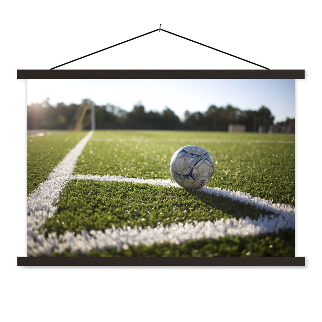MuchoWow Textilposter Der Ball ist auf der Eckstoßlinie 150x100 cm mit schwarzem Rahmen - Schlafzimmer