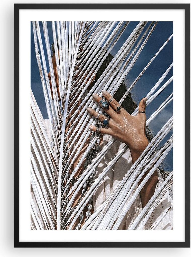 Gerahmtes Poster - Schwarzer Rahmen - Hände Finger Schmuck - 50x70 cm - Wand Bild - Wanddeko - Wandbilder - Kunstposter - Wandposter - Bilderrahme...
