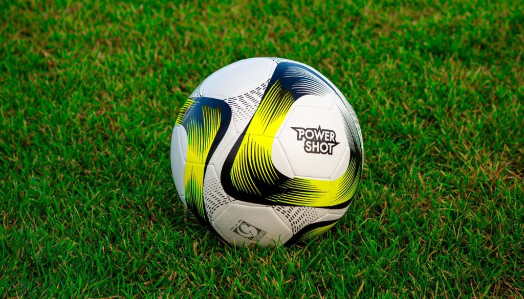 Ballon de football jaune et noir - taille 3 Image du produit 