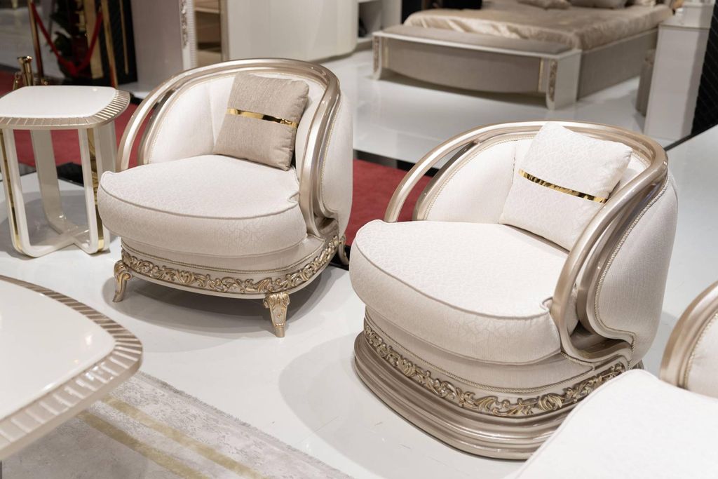 Elegante beige Stoffsessel im modernen Design, komfortabel und zeitlos