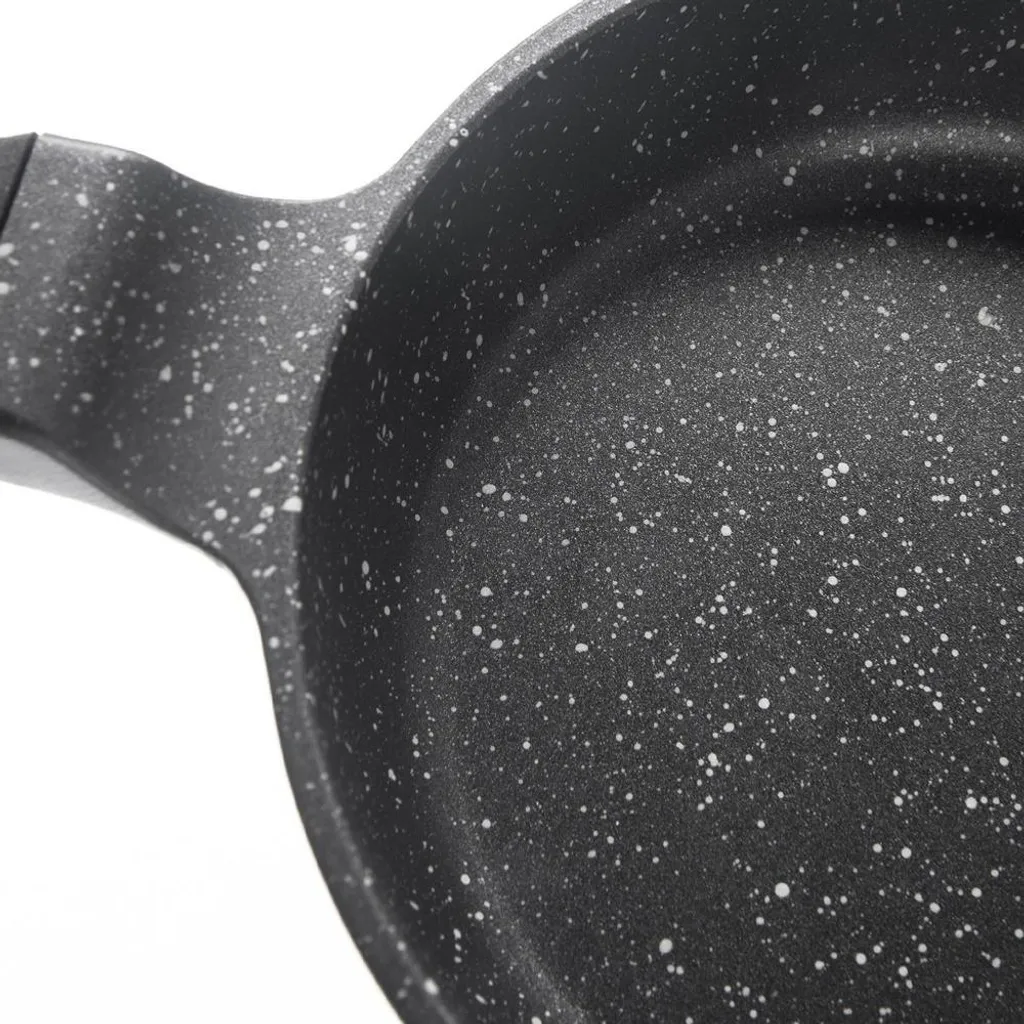 Padella Antiaderente In Titanio Martellato 28cm – Adatta A Induzione, Con Manico Ergonomico, Per Uova, Pancake, Pesce E Bistecche