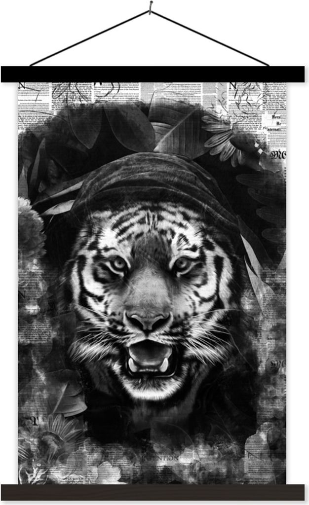 MuchoWow Textilposter Tiger mit einer Kapuze auf einem Hintergrund von Zeitungen - schwarz und weiß 40x60 cm mit schwarzem Rahmen - Wanddekorati...
