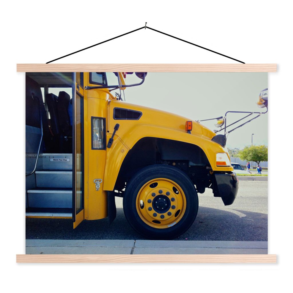 MuchoWow Textilposter Die Seite eines gelben Schulbusses mit offenen Türen 40x30 cm mit holzfarbenen Rahmen - Bilder