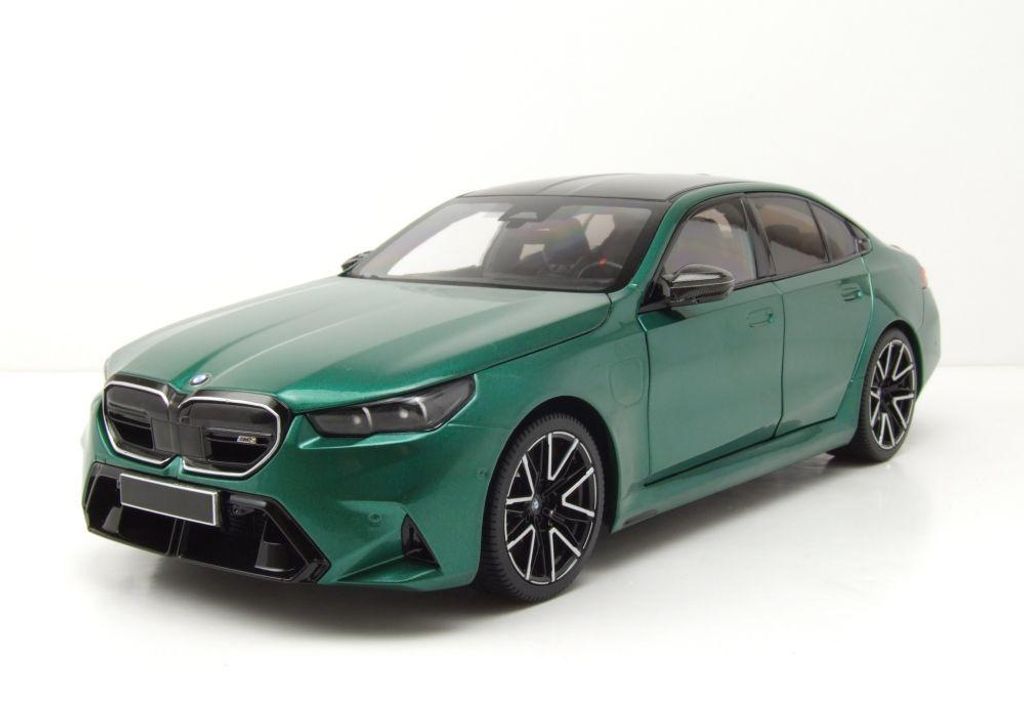 Minichamps 110023800 BMW M5 2024 grün metallic 1:18