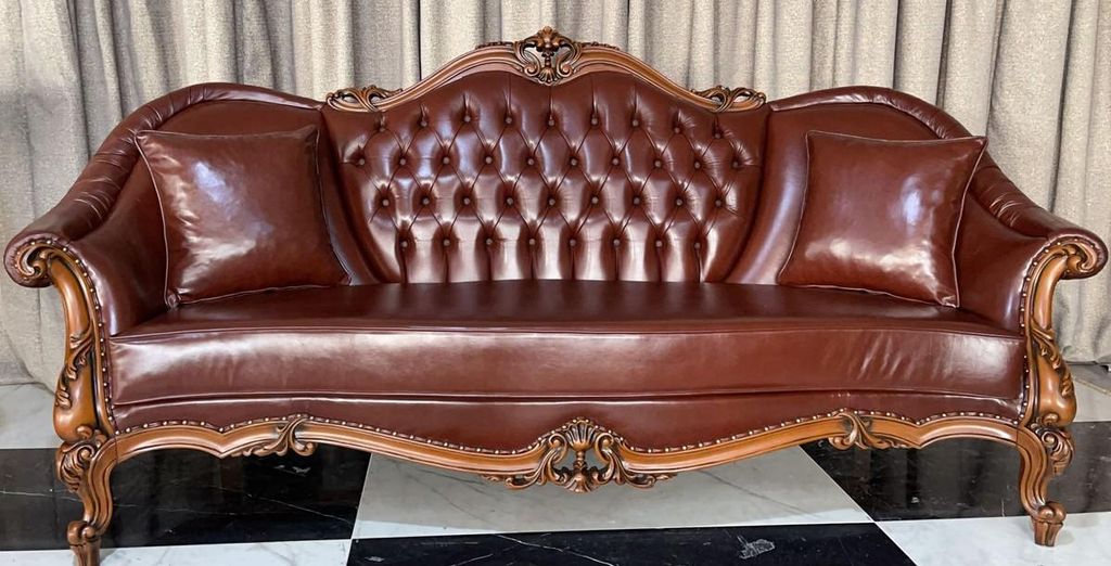Casa Padrino Luxus Barock Leder Sofa Dunkelbraun / Braun - Wohnzimmer Echtleder Sofa mit dekorativen Kissen - Luxus Wohnzimmer Möbel im Barockstil...