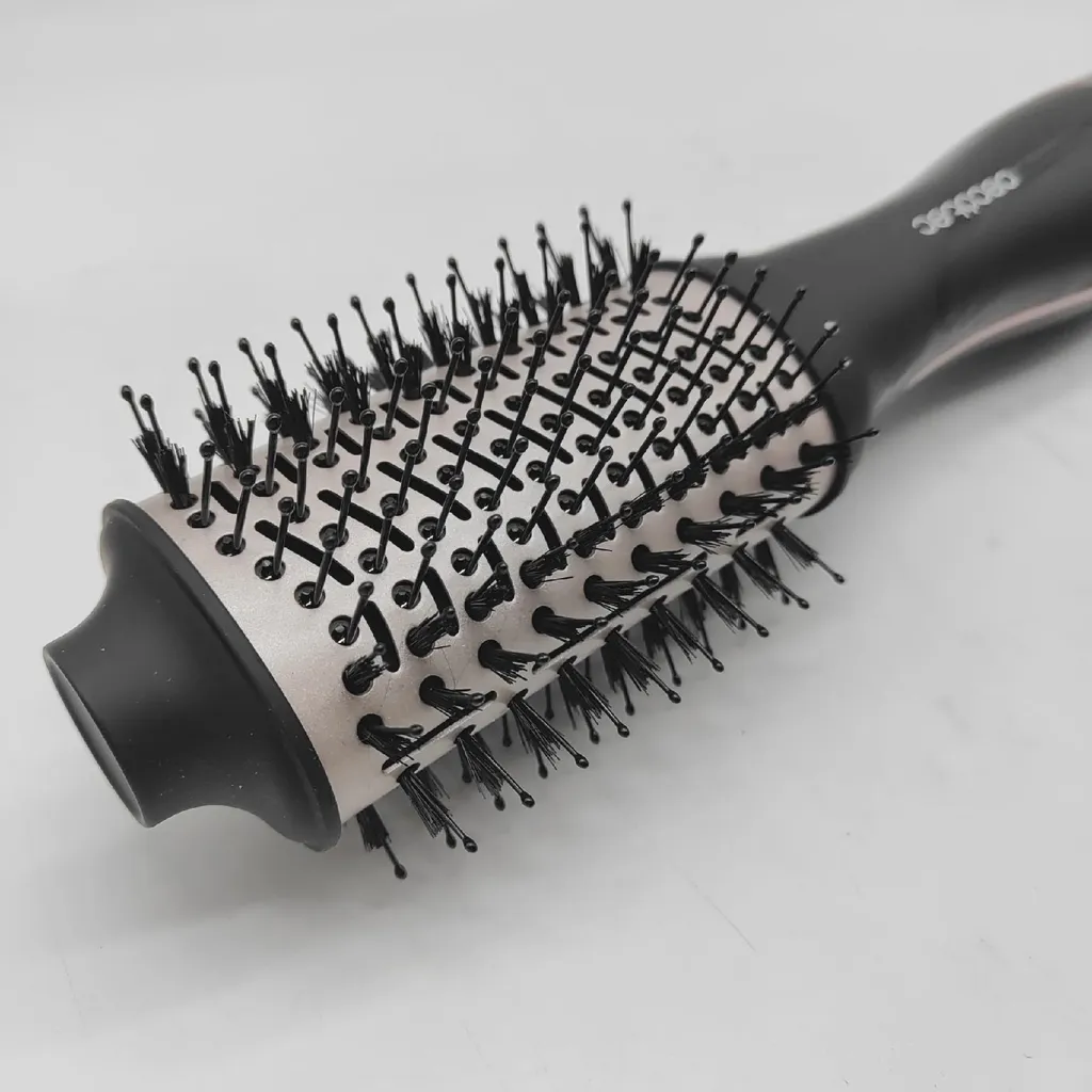 Réussir son brushing avec la brosse Cecotec CeramicCare Unique Touch - 11