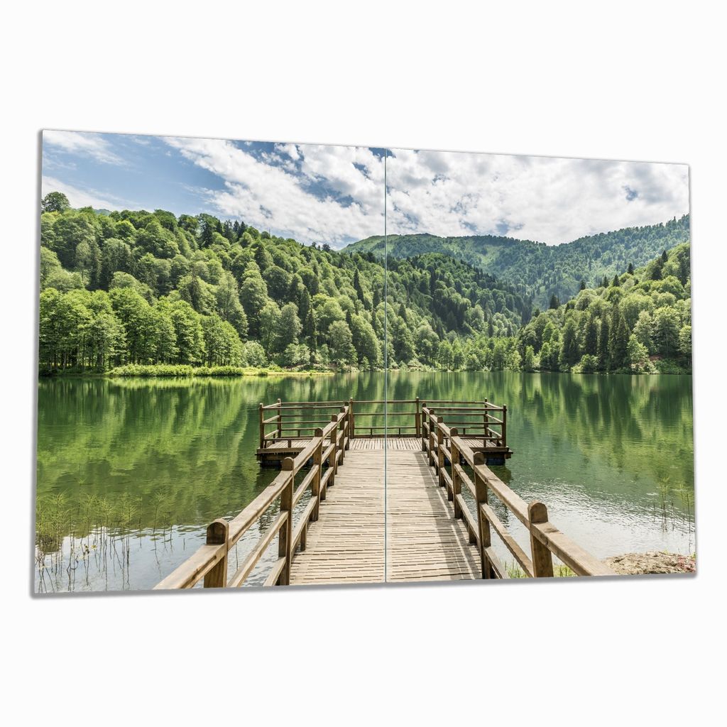 Wallario Herdabdeckplatte aus Glas, Größe 80 x 52 cm 2-teilig, Motiv Steg am See in den Bergen