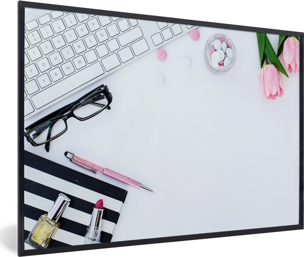 MuchoWow MuchoWow Gerahmtes Poster Der Arbeitsplatz einer Frau 60x40 cm - Poster mit zchwarzem Bilderrahmen - Printing - Wanddeko Schlafzimmer