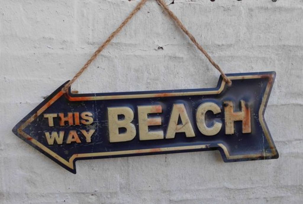 Dekoratives Wandschild Pfeil - This Way Beach - Eisen lackiert 40 x 14cm
