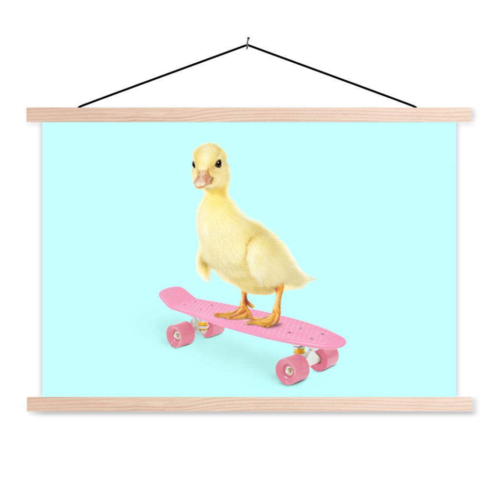 MuchoWow Textilposter Ente - Küken - Skateboard - Blau - Rosa 60x40 cm mit holzfarbenen Rahmen - Bilder