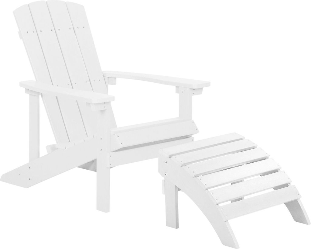 BELIANI Gartenstuhl mit Fußhocker Weiß Kunstholz Muskoka Stuhl mit breiten Armlehnen Gartenmöbel Gartenausstattung Lounge Terrasse