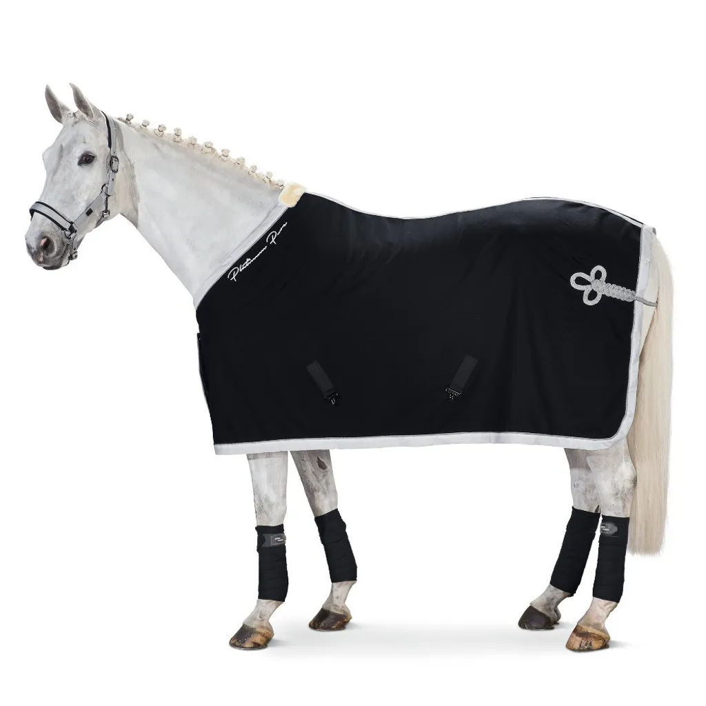 Évitez le coup de froid de votre cheval avec la couverture Eskadron Loden