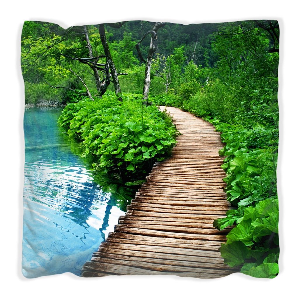 Wallario Premium Kissen, weiche Oberfläche, mit Motiv Holzweg im Wald, Größe: 30 x 30 cm, mit weißer Rückseite