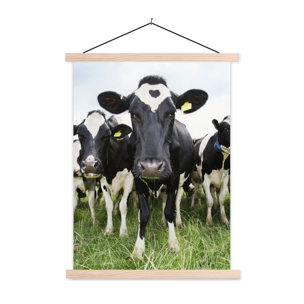 MuchoWow Textilposter Kühe - Gras - Frühling - Tiere - Wiese - Bauernhof 40x53 cm mit holzfarbenen Rahmen - Schlafzimmer