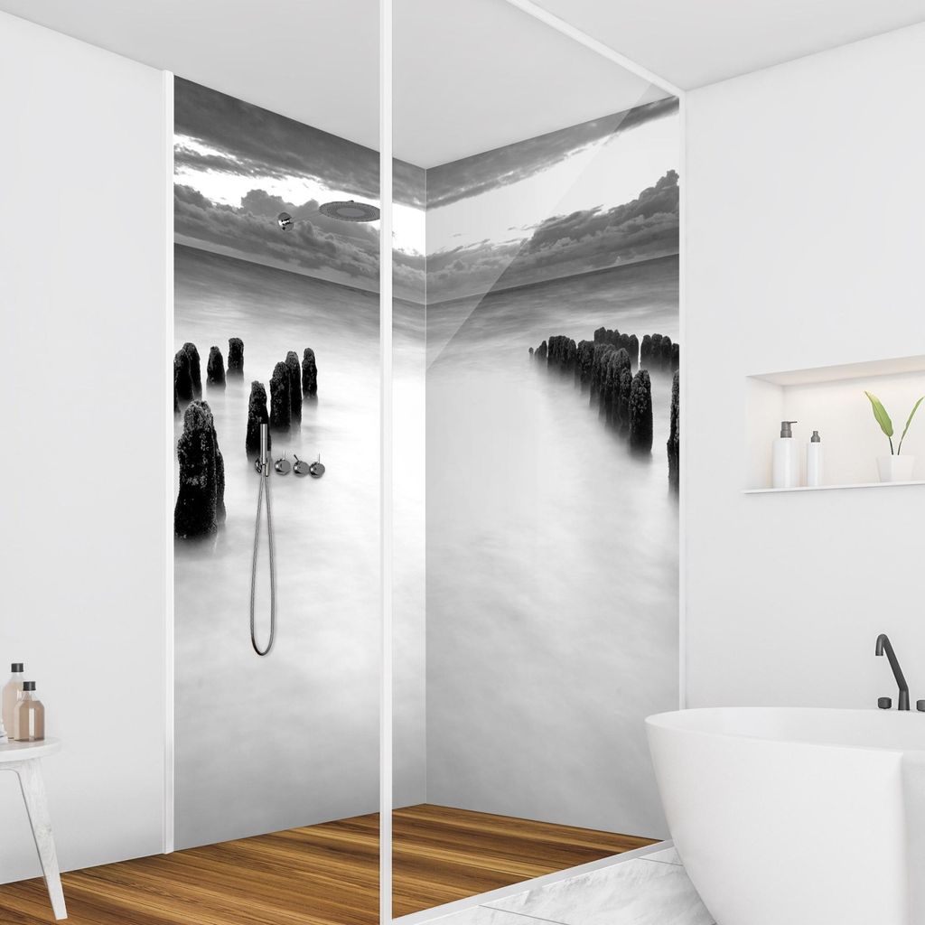 Duschrückwand Strand selbstklebend - 0.61 mm Wandpaneel wasserfest Steg schwarz weiss Maritim Badrückwand fugenlos Premium matt 100x190 cm