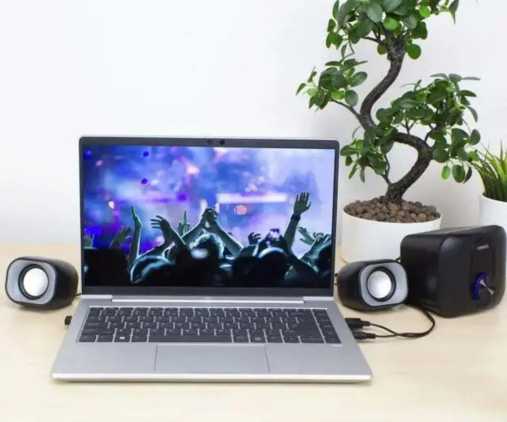 Kit Audio 2.1 Eminent USB: Design e Bassi per il tuo Home Office - 7