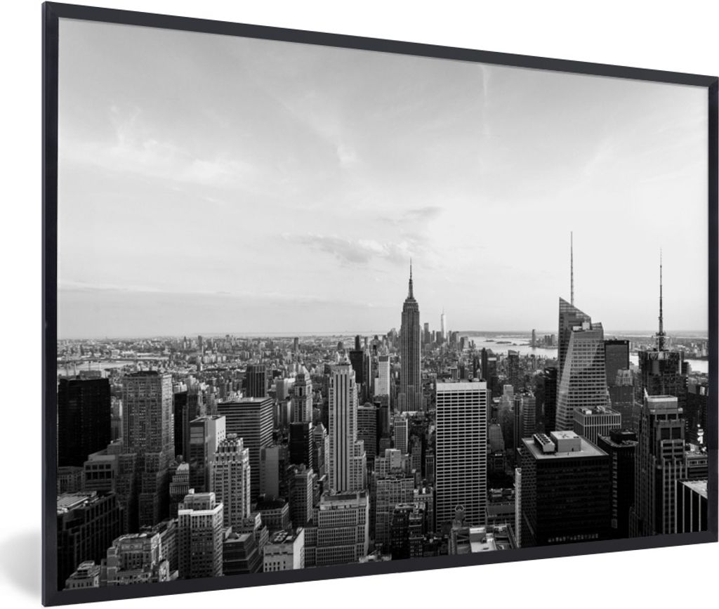 MuchoWow Gerahmtes Poster New Yorker Skyline während eines Sonnenuntergangs - schwarz und weiß 90x60 cm - Poster mit Schwarzem Bilderrahmen Wan...