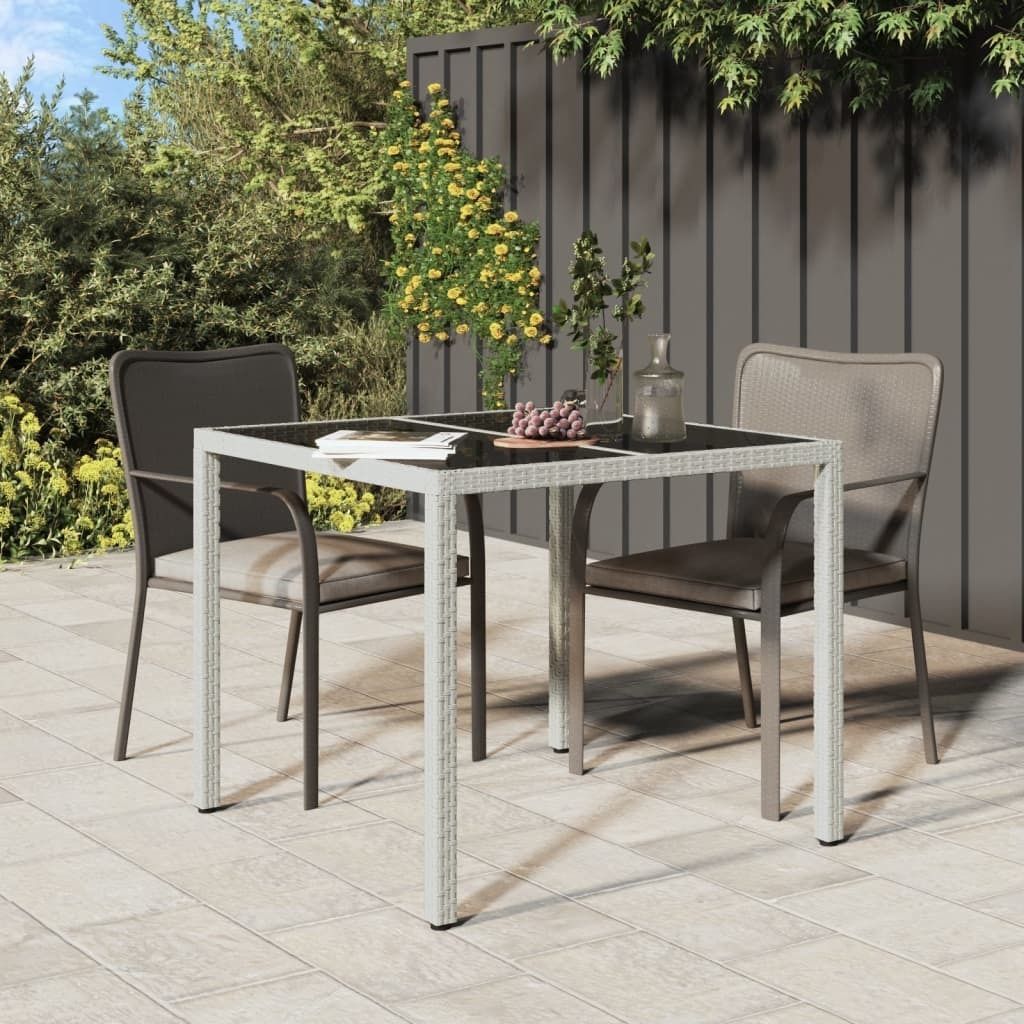 The Living Store Gartentisch 90x90x75 cm Gehärtetes Glas Poly Rattan Weiß
